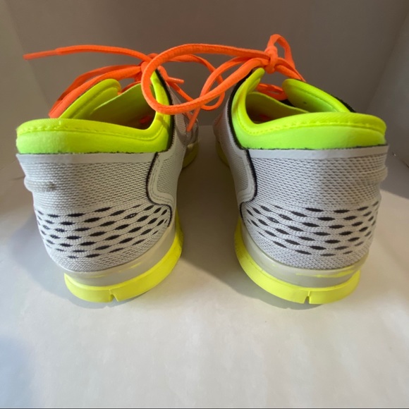 NIKE WOMEN’S FREE 5.0 TR FIT 4 RUNNING SHOES - Picture 2 of 13